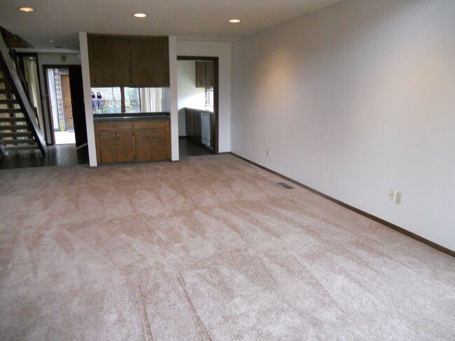 Photo - Bright & Stylish 2-Bedroom Townhouse in We... Unidad 1304