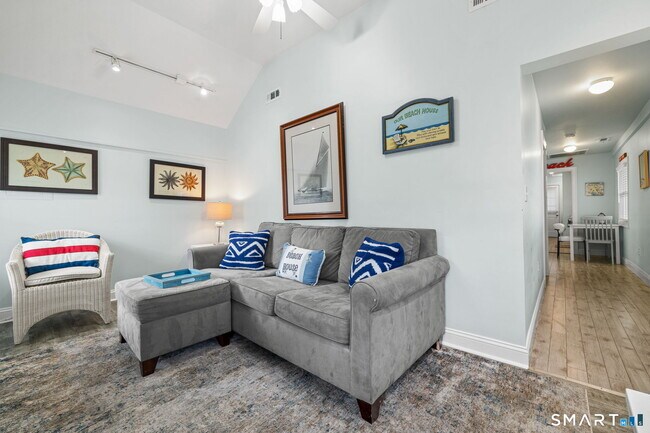 Photo - 108 College Pl