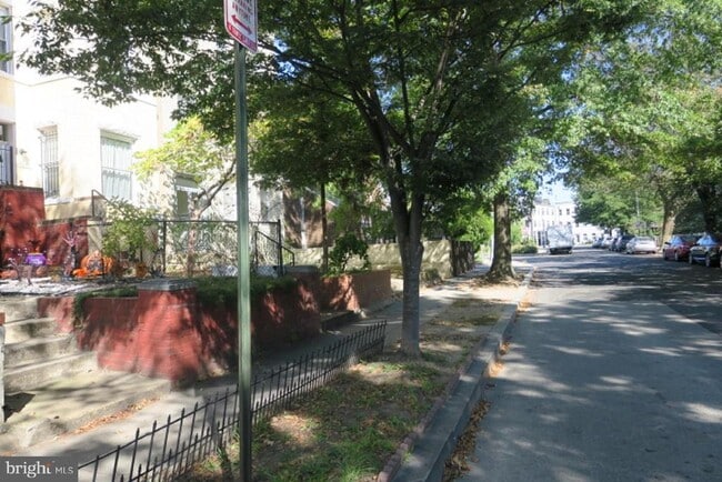 Photo - 1031 Park Rd NW
