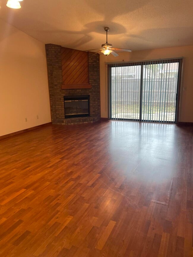 Photo - 1018 Alderwood Way