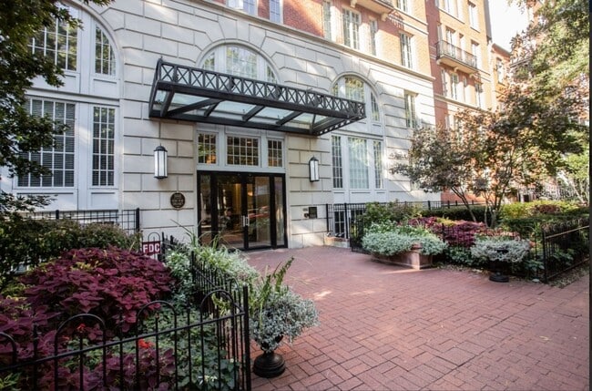 Building Photo - Professionally Managed and Updated// 2 Bedroom 2 bathroom Condo// Logan Circle! // Garage Parking...