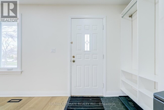 Photo - 114 Canlish Rd