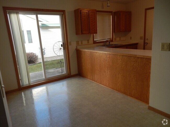 Building Photo - 2 Bedroom Townhome