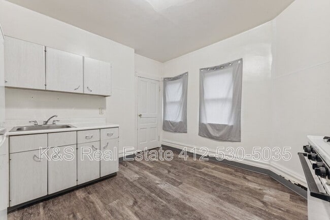 Photo - 310 Juniper St