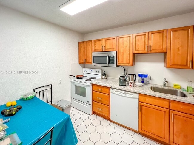 Photo - 2200 E Hallandale Beach Blvd Unidad 605