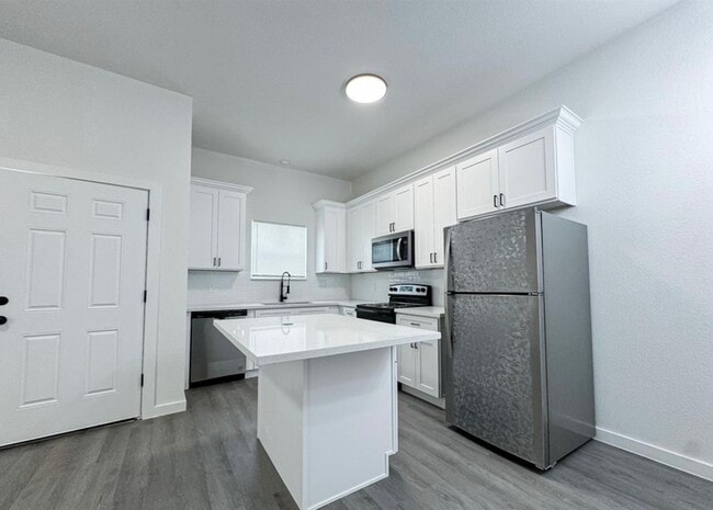 Building Photo - 328 Clearwater St