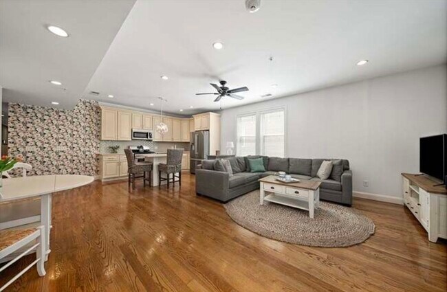 Photo - 37 Coffey St Unit 2