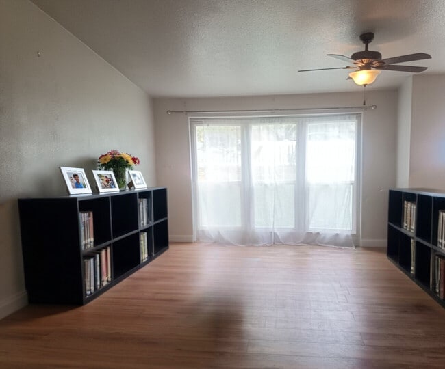 Photo - 381 4th N St