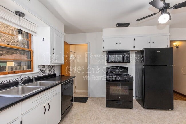 Photo - 1115 Lake Michigan Dr NW