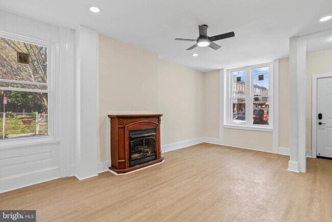 Building Photo - 2742 W Montgomery Ave Rental