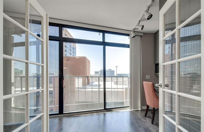 Photo - 1777 Larimer St