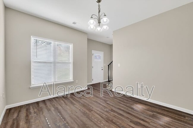 Photo - 425 Centerfield Dr