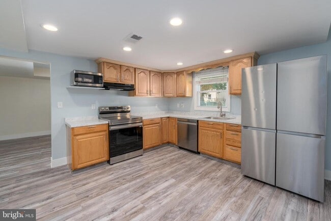 Photo - 1908 Champlain Dr