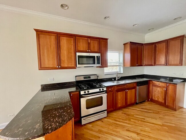 Photo - 2215 W Monroe St Unit 4