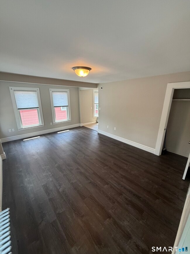 Building Photo - 210 N Cherry St Unit 2