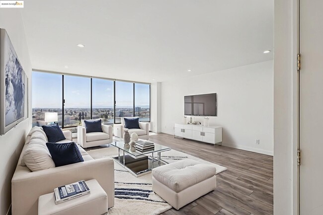 Building Photo - 565 Bellevue Ave Unit 1708
