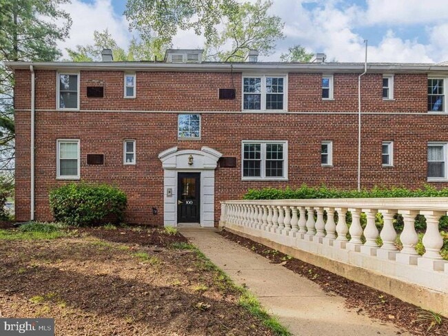 Building Photo - 100 N George Mason Dr Unit 100-3 Rental