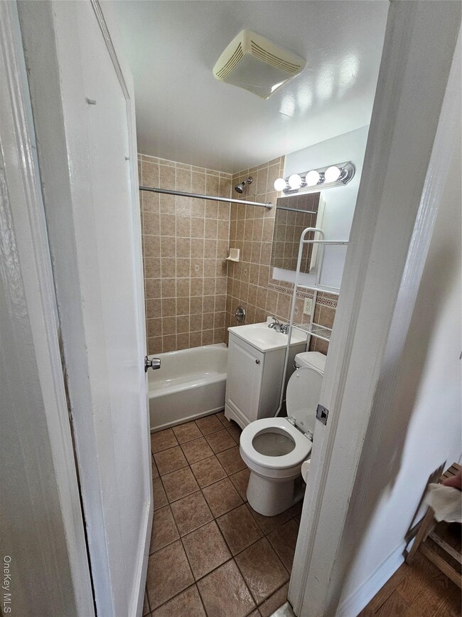 Building Photo - 29 Devoe St Unit 1st floor Rental