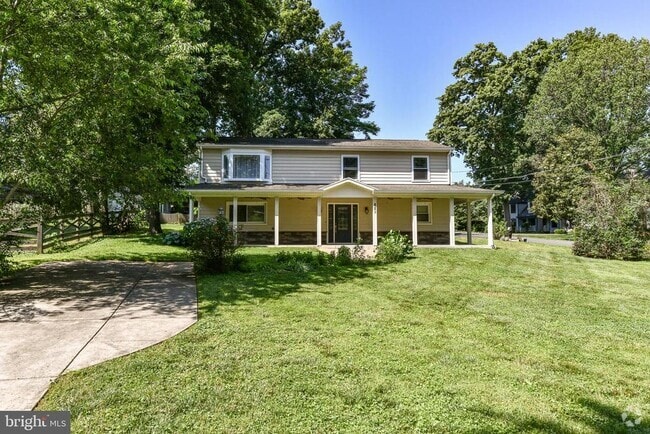 Building Photo - 821 Ninovan Rd SE Rental