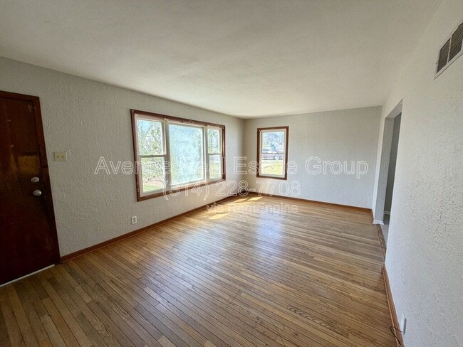 Photo - 9905 Iveland Dr