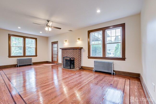 Photo - 338 Buckelew Ave