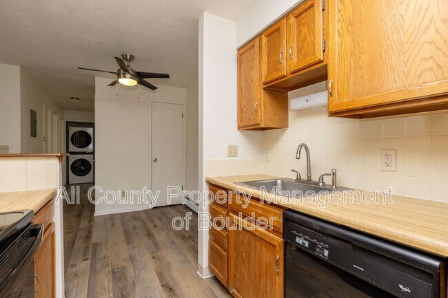 Photo - 2800 Kalmia Ave Unidad APT A219