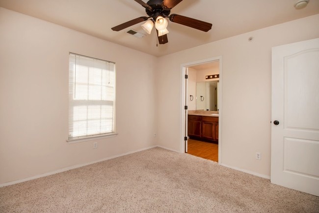 Photo - Town & Country Apartments