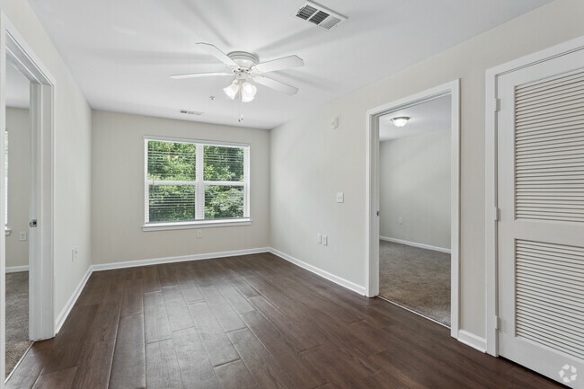 2BR, 2BA - 850SF - Living Room