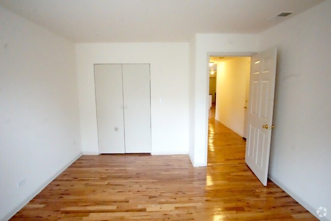 Building Photo - 1311 W Leland Ave Unit 11-2 Rental