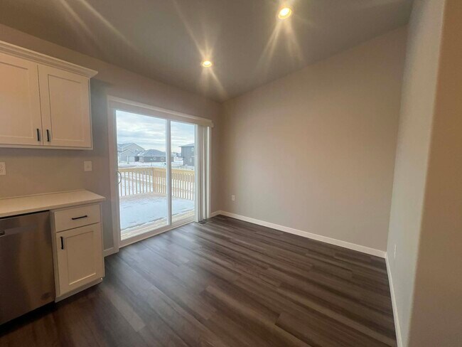 Photo - 1311 Marlys Dr W