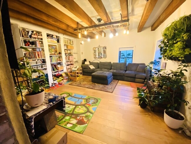 Building Photo - 99 Fulton St Unit 5-4