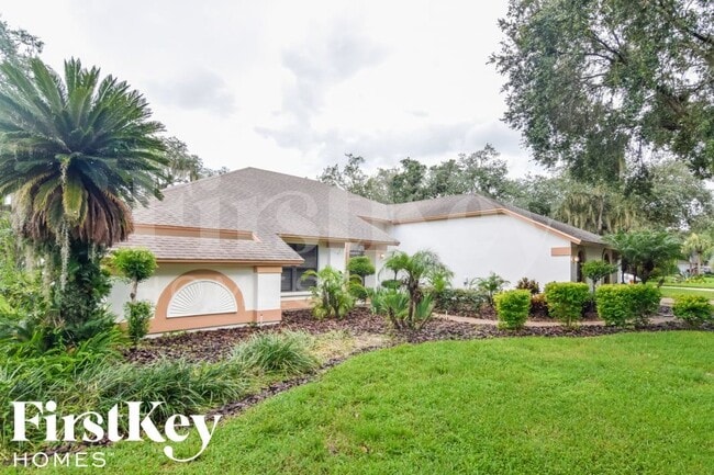 2816 Pine Club Dr