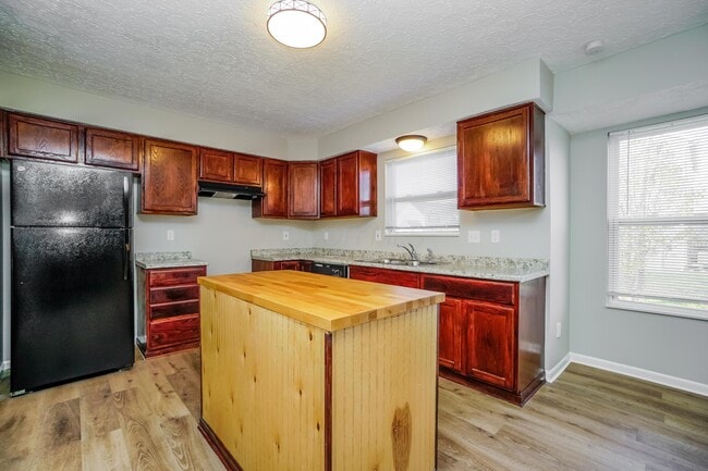 Photo - 458 Pruden Dr