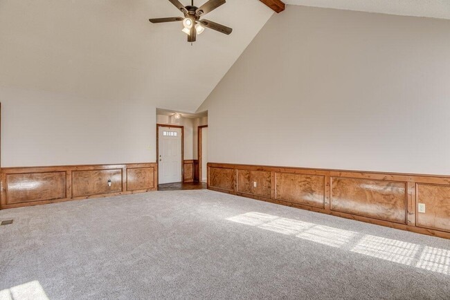 Photo - 670 Wellington Dr
