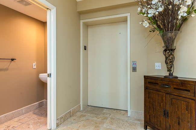 Photo - 2051 SE 3rd St Unit 101