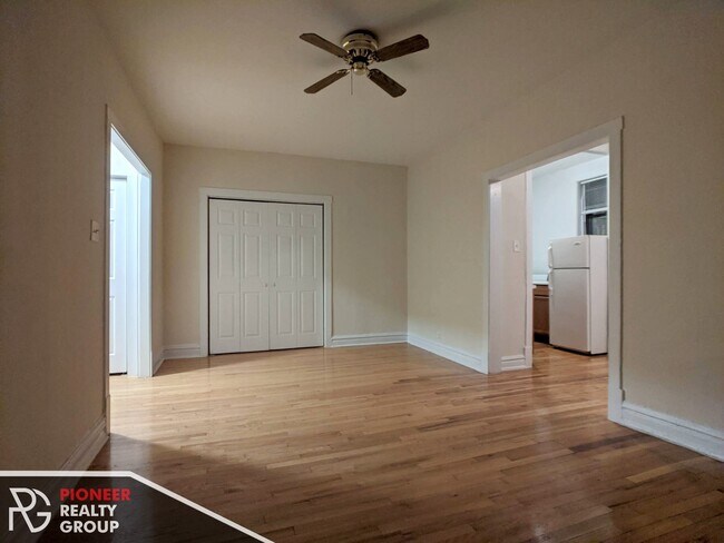 Photo - 630 W Cornelia Ave