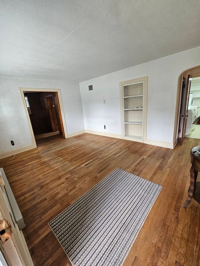 Photo - 100 Killarney Rd