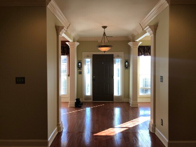 Photo - 113 Commonwealth Ct