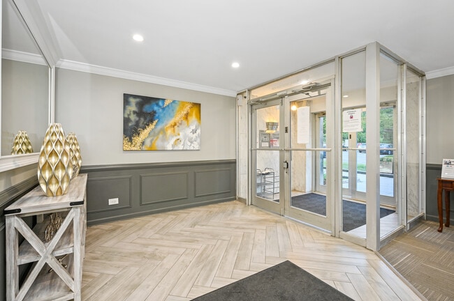 Silver Lake Apartments