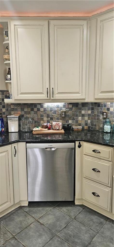 Photo - 305 Peachtree Ln