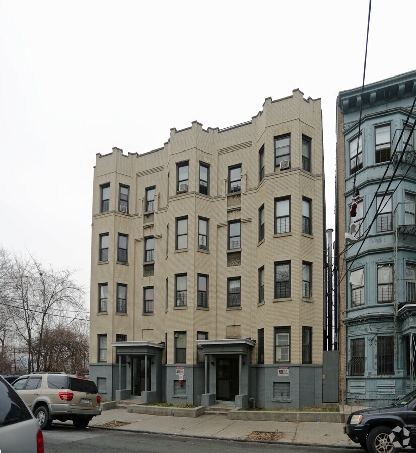 Photo - 57 Ravine Ave