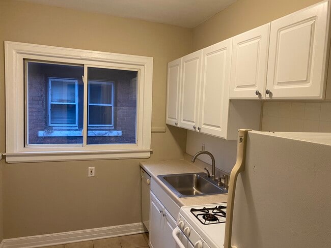 Photo - 1096 Beaconsfield Ave Unidad 2-N