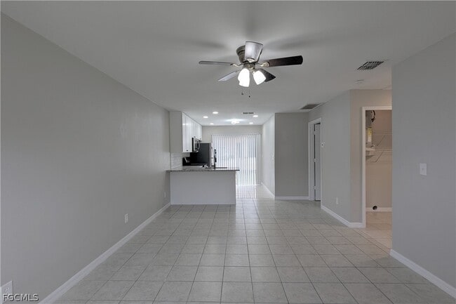 Photo - 427 NE Pine Island Ln