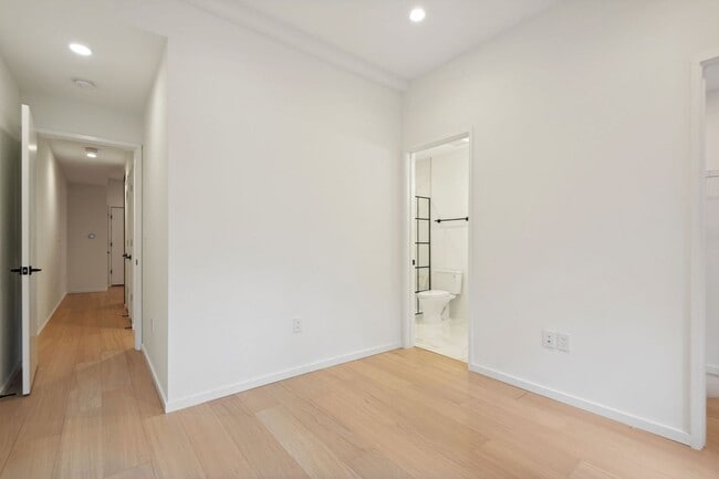 Photo - 424 M St NW Unidad 2