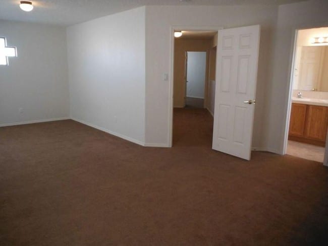 Photo - 9515 Valletta Ave NW