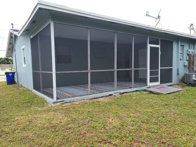Photo - 3111 NE Savannah Rd