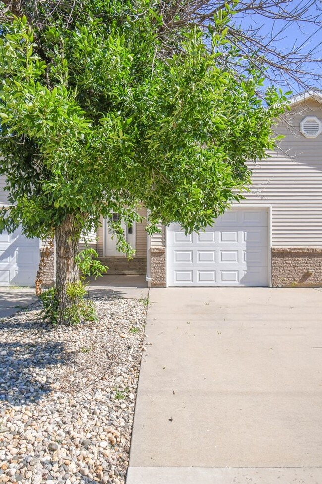 Photo - Comfortable 3-Bedroom Condo in Brandon – Available Now!