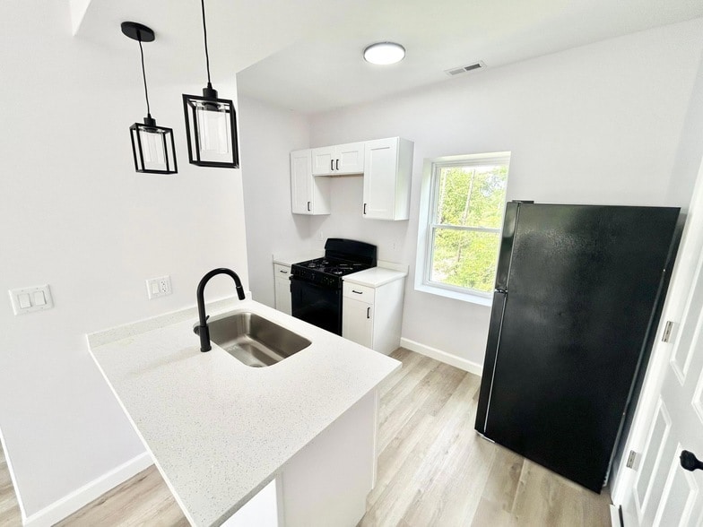 Photo - 630 E 8th Ave