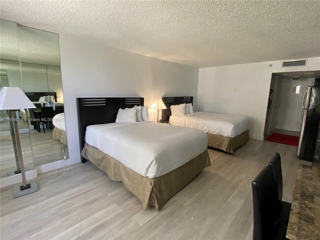 Photo - 19201 Collins Ave Unit 522