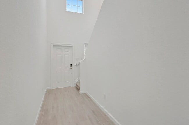Photo - Luxurious Living: Spacious 5-Bedroom Home with Scenic Views in Port Saint Lucie!